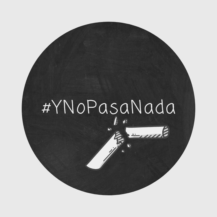 El hashtag #YNoPasaNada escrito sobre una pizarra junto a una tiza rota por la mitad.