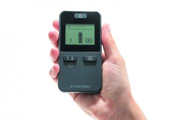 Control port&aacute;til con pantalla y botones.